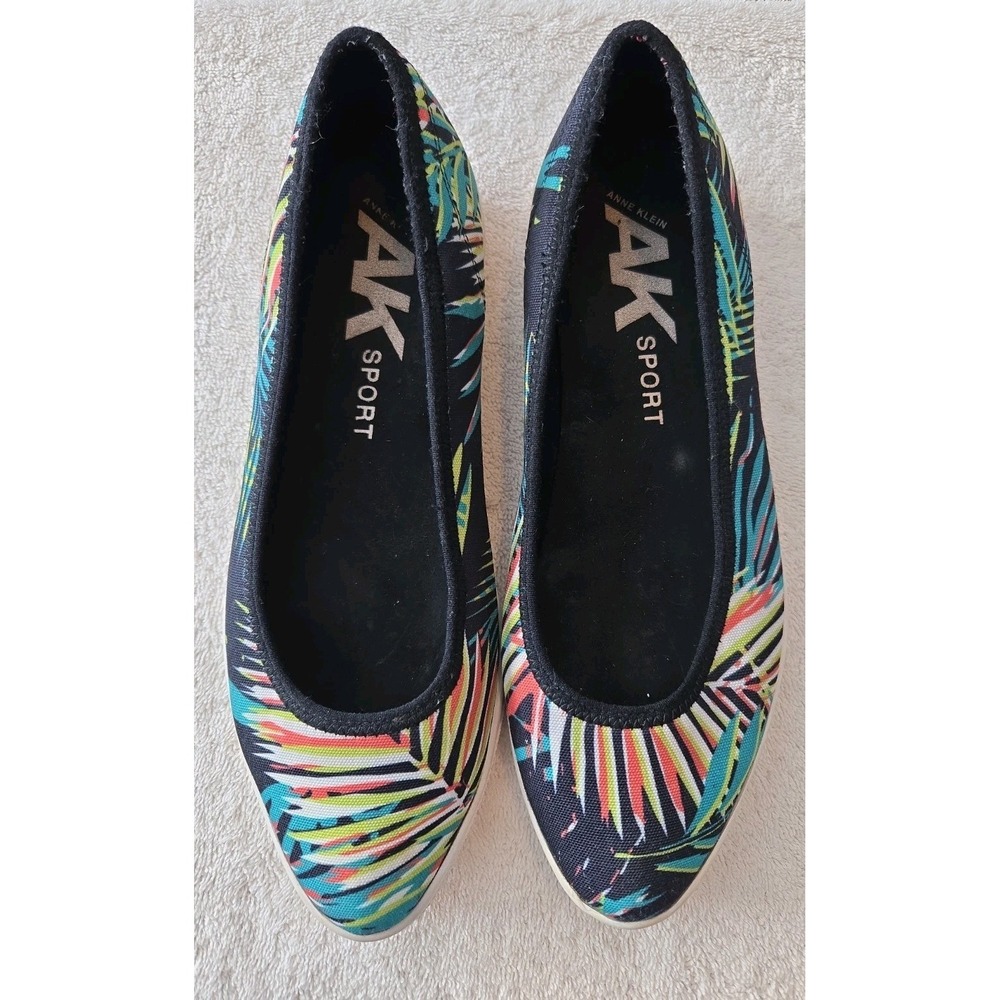AK Sport Womans Slip On Size 7 1/2 Hawaiian Print Multicolor